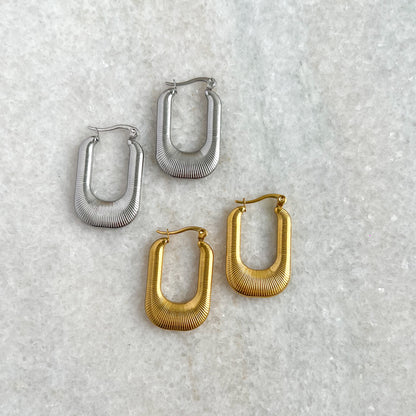 textured rectangle hoops - goud